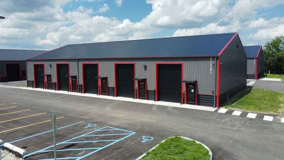 More Photos Of 8414 Zionsville Rd, Indianapolis Light Distribution For Lease