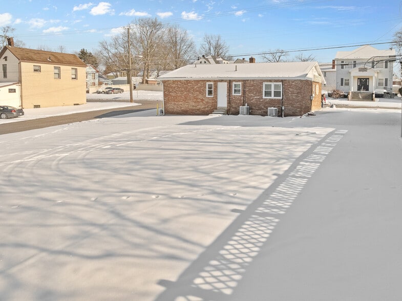 More Photos Of 293 N Ellsworth Ave, Salem Medical For Sale