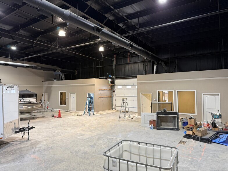 More Photos Of 109 Means Dr, Nicholasville Showroom For Lease