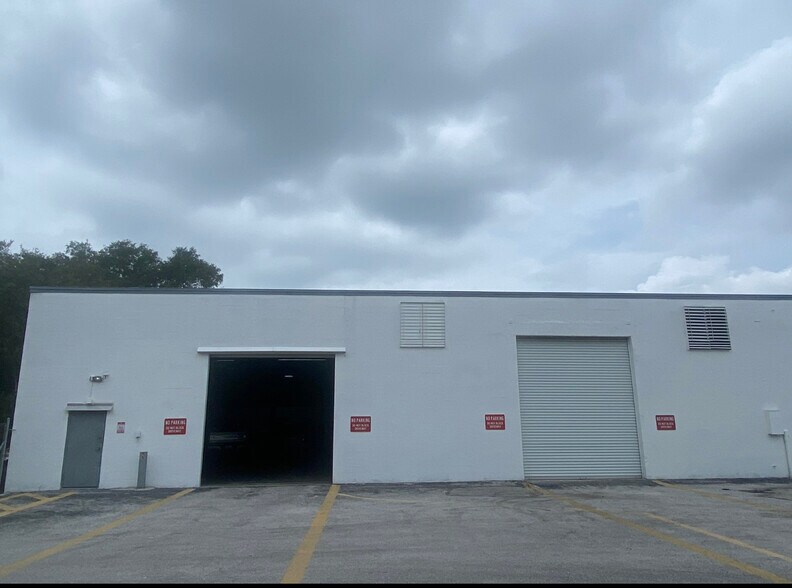 More Photos Of 2601 75th St N, Saint Petersburg Industrial For Lease
