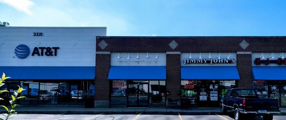 Primary Photo Of 801-849 E Roosevelt Rd, Lombard Unknown For Lease