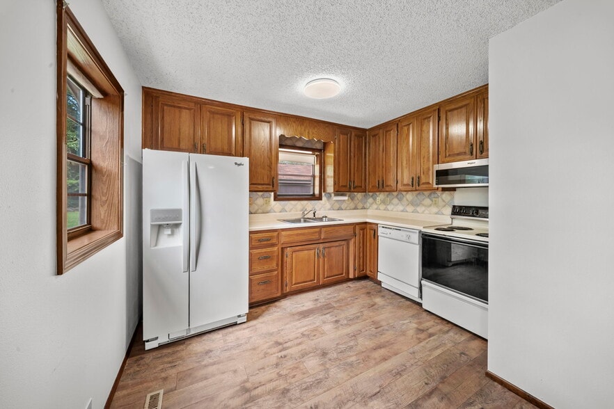 More Photos Of 1810 Little Flock Dr, Rogers Specialty For Sale