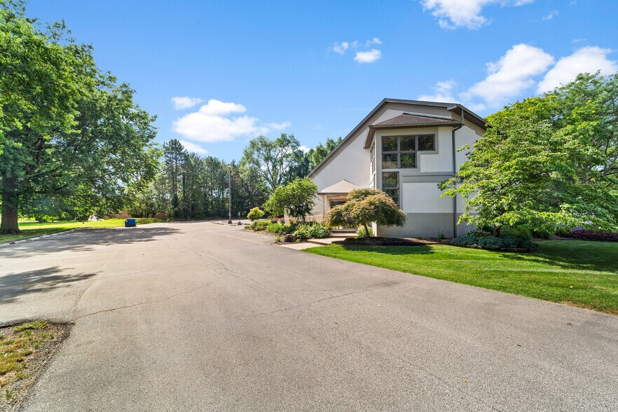 More Photos Of 6071 Old Middle Ridge Rd, Lorain Office For Sale