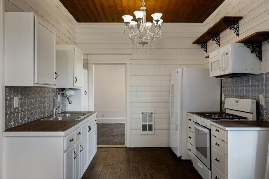 More Photos Of 619 Commercial Ave, Anacortes Storefront Retail Office For Sale