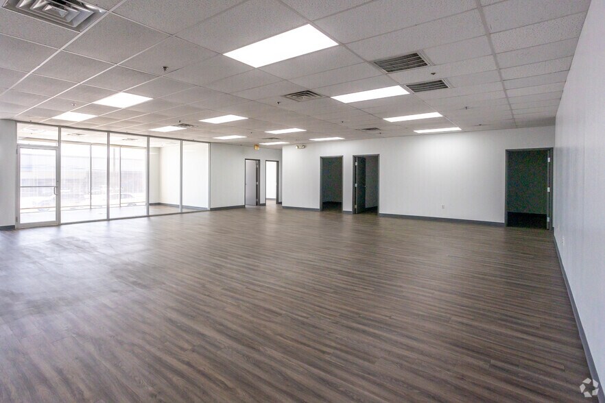 More Photos Of 2213 E Pioneer Dr, Irving Manufacturing For Lease