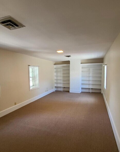 More Photos Of 109 Amherst St, Winchester Medical For Lease