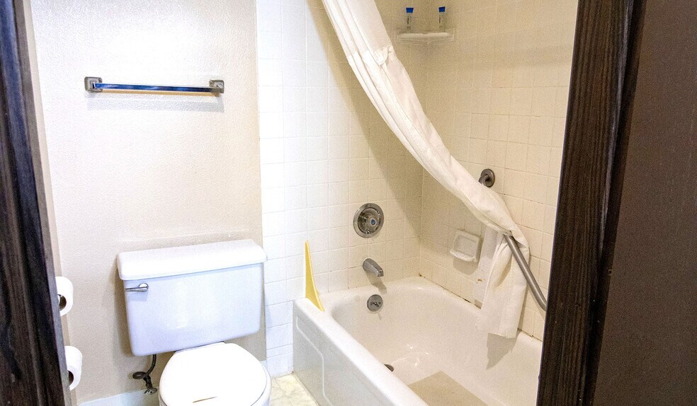 More Photos Of 2020 Prospect Ave, Helena Hotel For Sale