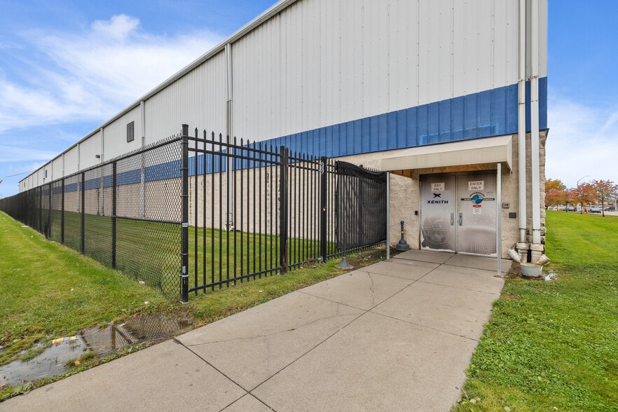 More Photos Of 4333-4335 W Fort St, Detroit Distribution For Lease
