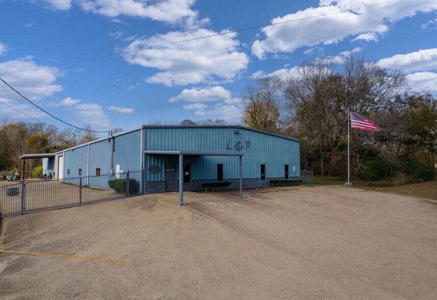 More Photos Of 1203 W Oak St, Palestine Industrial For Sale