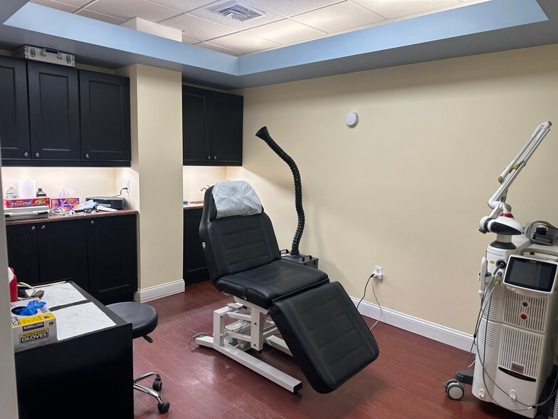 More Photos Of 125 N Dean St, Englewood Office For Lease