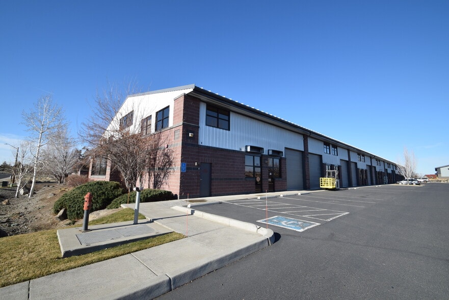 Primary Photo Of 2121 SW Deerhound Ave, Redmond Manufacturing For Lease