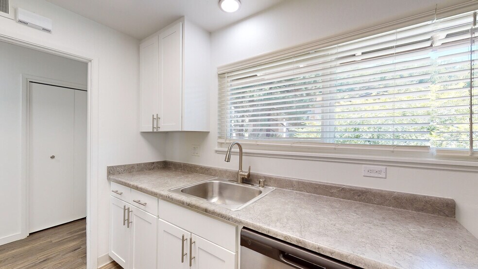 More Photos Of 109 Professional Center Pky, San Rafael Apartments For Sale