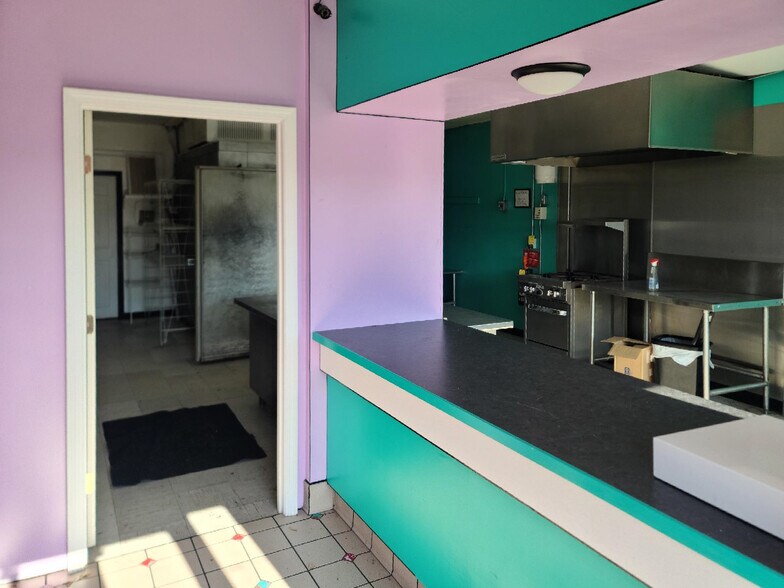 More Photos Of 40 Industry Rd, Marstons Mills Office For Sale