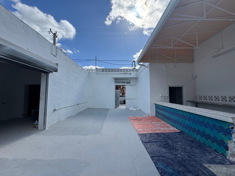 More Photos Of 345 NW 24th St, Miami Storefront Retail Office For Sale