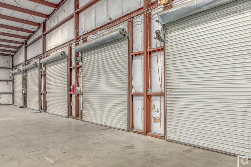 More Photos Of 12 NW 5th Pl, Williston Manufacturing For Lease