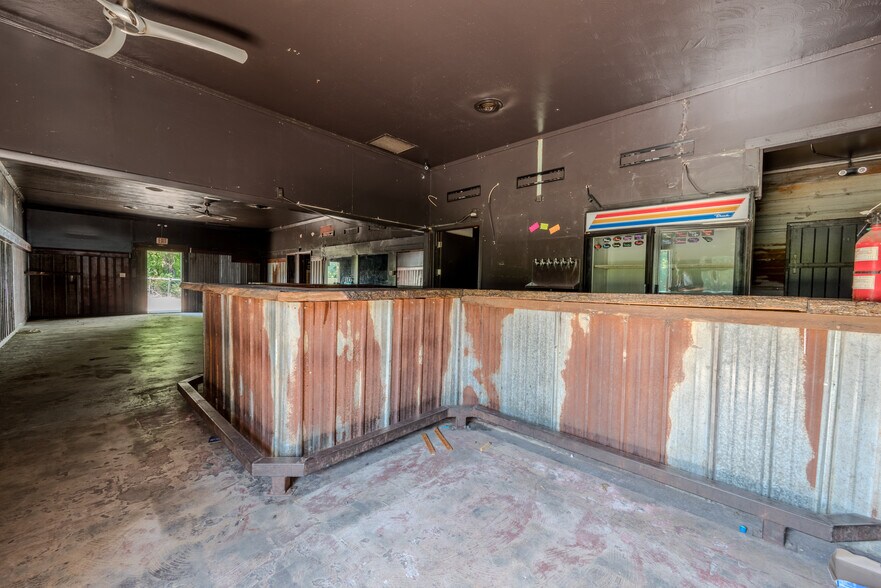 More Photos Of 19510 NE US Hwy 301, Waldo Storefront Retail Office For Sale