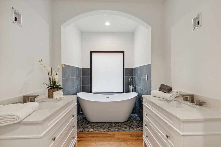 More Photos Of 615 Brewer Rd, Southlake Specialty For Sale