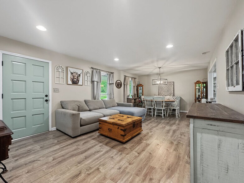 More Photos Of 5602 Highway 69 N, Northport Flex For Sale