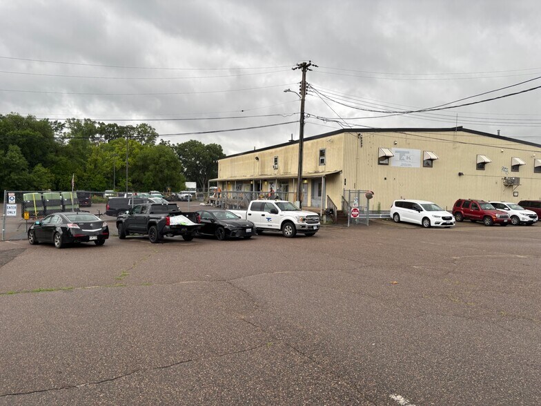 Primary Photo Of 2948 Rice St, Little Canada Warehouse For Lease