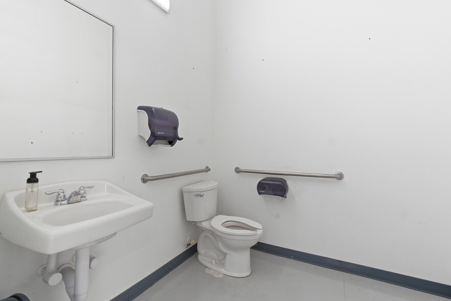 More Photos Of 8600 Airport Blvd, Leesburg Airplane Hangar For Sale