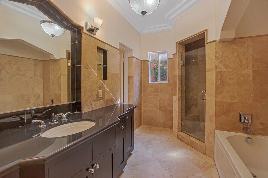 More Photos Of 1074 S Genesee Ave, Los Angeles Apartments For Sale