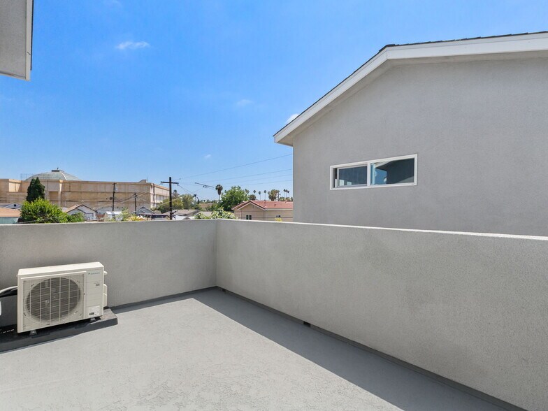 More Photos Of 438 Denby St, San Diego Multifamily For Sale
