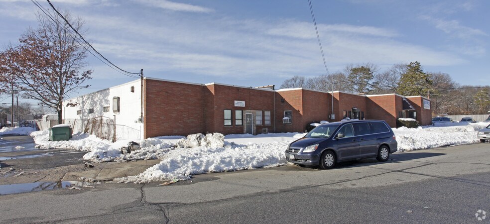More Photos Of 156 Brook Ave, Deer Park Warehouse For Lease