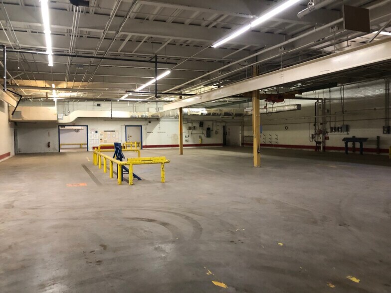 More Photos Of 318 W Howell St, Hartwell Manufacturing For Lease