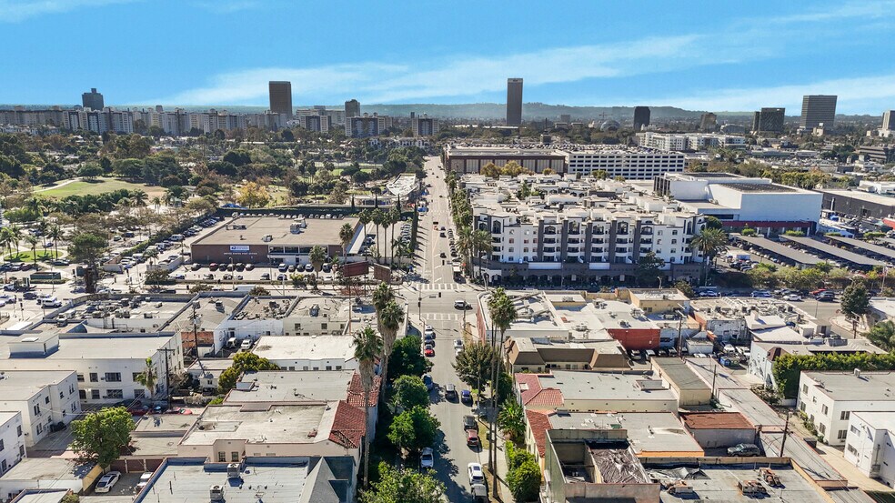 More Photos Of 325 N Stanley, Los Angeles Apartments For Sale