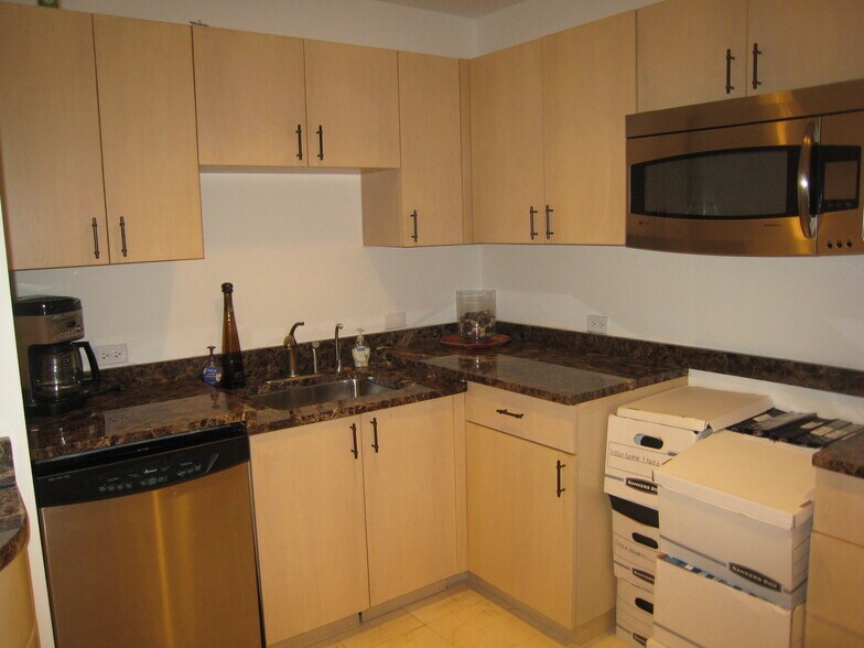 More Photos Of 1680 Michigan Ave, Miami Beach Office For Sale