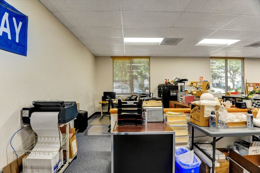 More Photos Of 920 W 10th St, Azusa Warehouse For Sale
