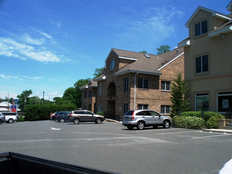 More Photos Of 545-547 Saw Mill River Rd, Ardsley Medical For Lease