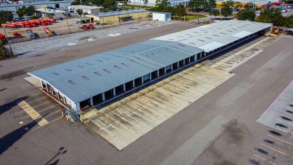 More Photos Of 9801 Palm River Rd, Tampa Truck Terminal For Lease