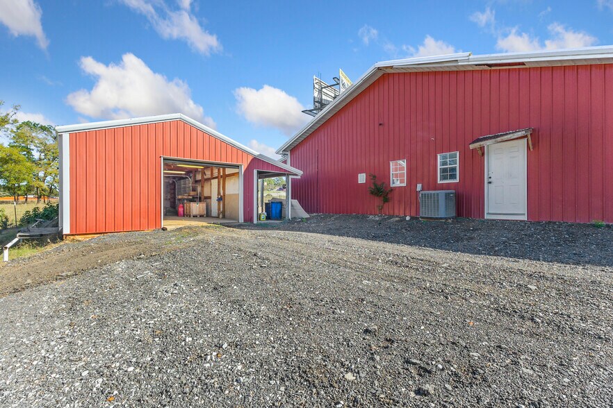 More Photos Of 17490 US Highway 69 S, Tyler Showroom For Sale