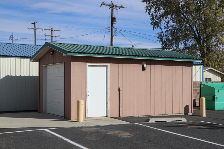 More Photos Of 710 S Columbia Ave, Connell Restaurant For Sale