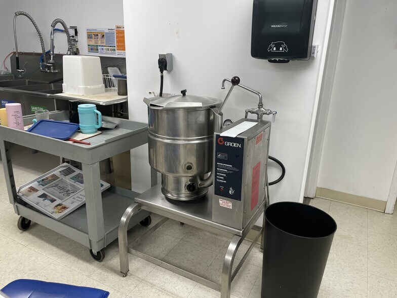 More Photos Of 3918 Rosemont Dr, Columbus Storefront For Sale