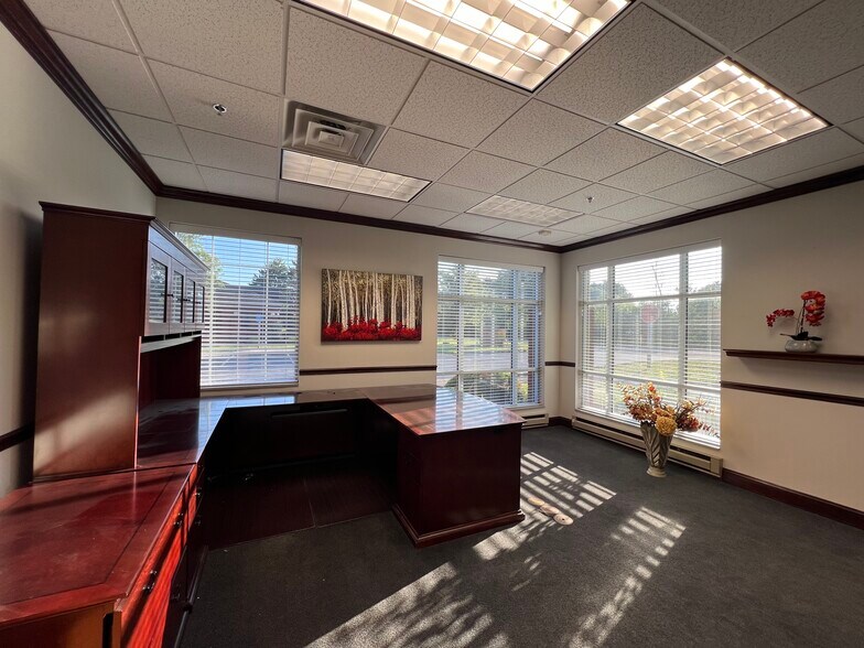 More Photos Of 7 Limestone Dr, Buffalo Medical For Lease