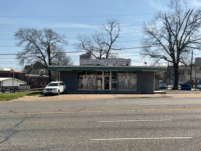 Primary Photo Of 200 E Grand Ave, Marshall General Retail For Sale