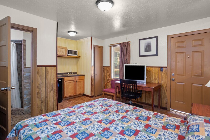 More Photos Of 1706 S 1st St, Lufkin Hotel For Sale