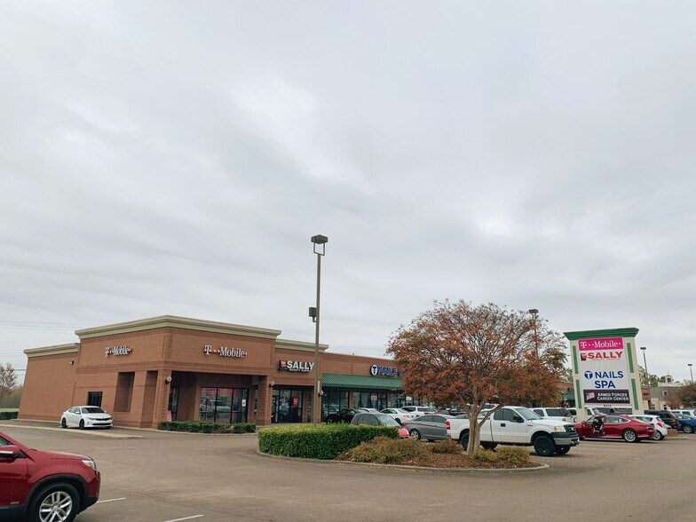 More Photos Of 8390 Us-51 N, Millington Unknown For Lease
