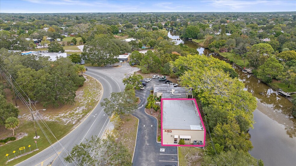 More Photos Of 3205 Southgate Cir, Sarasota Office For Sale
