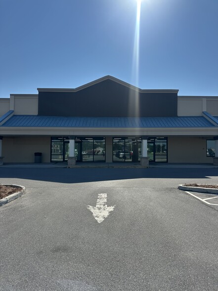 More Photos Of 2493-2549 S Ferdon Blvd, Crestview Unknown For Lease