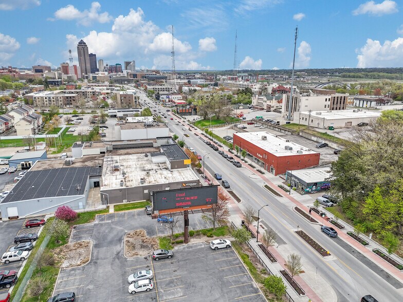 More Photos Of 2212 Ingersoll Ave, Des Moines Freestanding For Sale