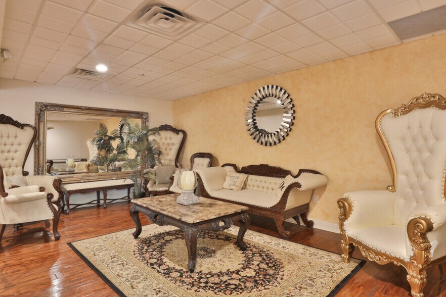 More Photos Of 15301 Gulf Fwy, Houston Freestanding For Sale