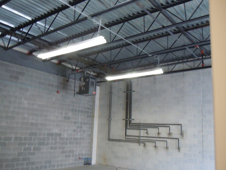 More Photos Of 1600 N Ocean Ave, Holtsville Warehouse For Lease