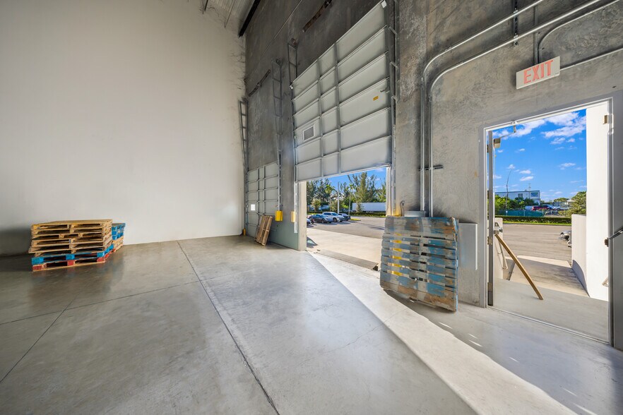 More Photos Of 14001 NW 112th Ave, Hialeah Gardens Warehouse For Lease