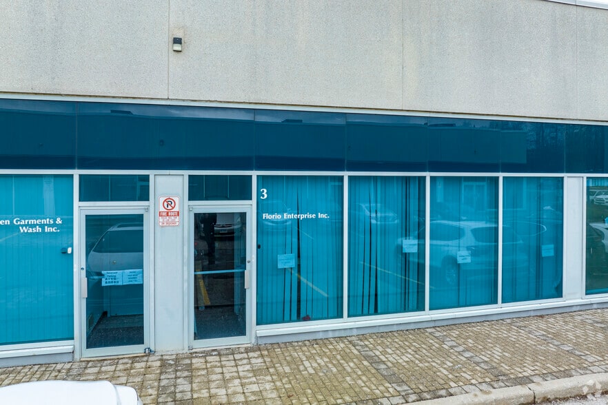 More Photos Of 945 Middlefield Rd, Toronto Warehouse For Lease