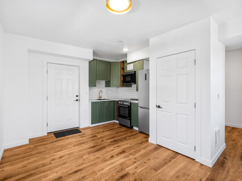 More Photos Of 525 SW 4th Ave, Canby Apartments For Sale