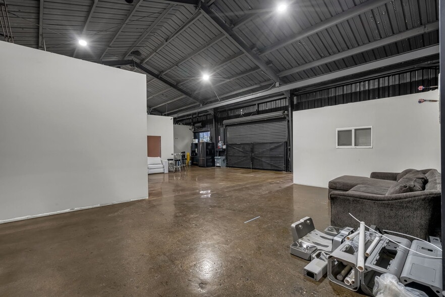 More Photos Of 2637 Saint Louis Ave, Signal Hill Warehouse For Sale