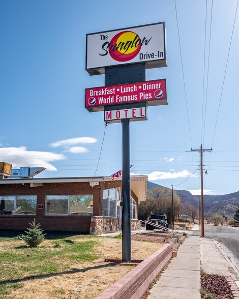 More Photos Of 91 E Main St, Bicknell Hotel For Sale